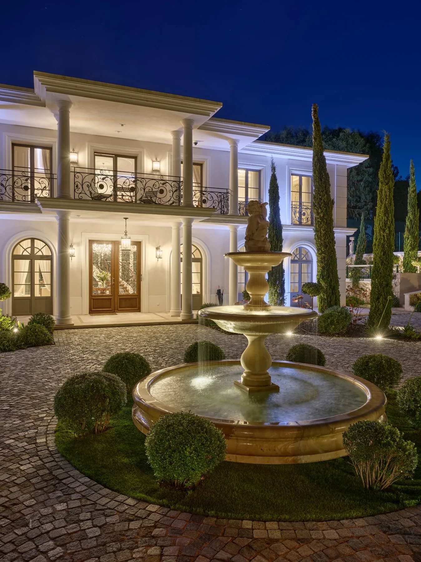 Fountain Court at Villa Palace de Lys
