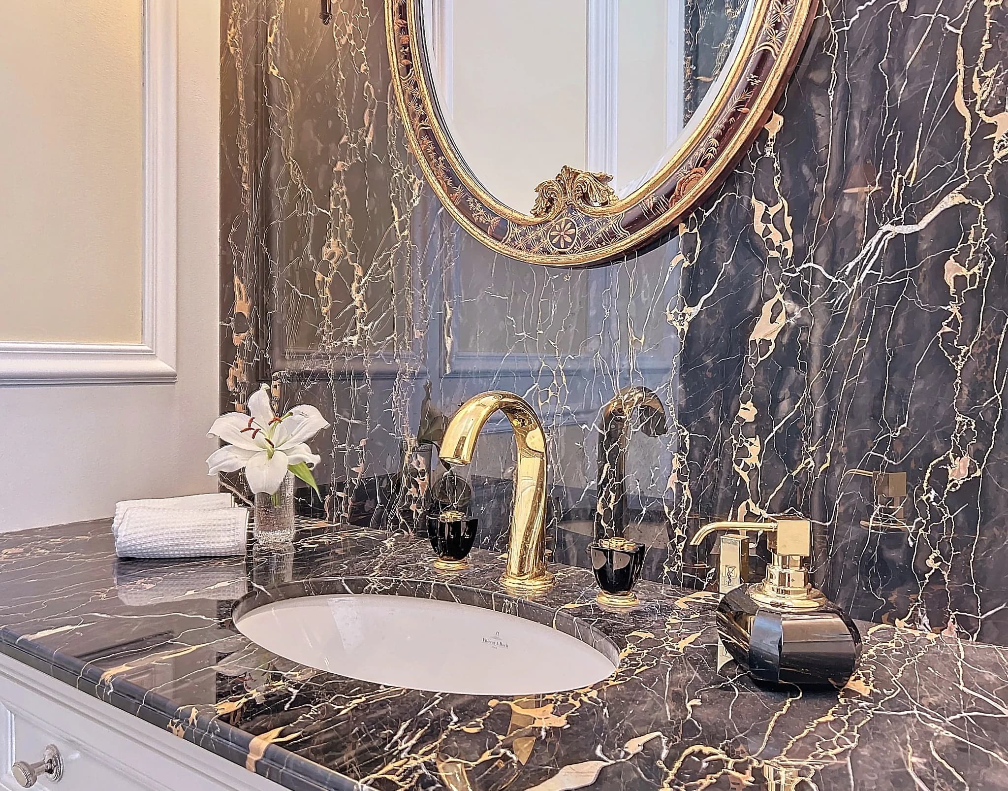 Black Marble Bathroom at Villa Palace de Lys